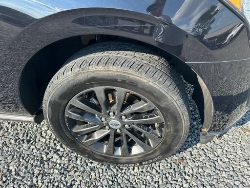 Used 2019 Ford Expedition Limited w/ Equipment Group 301A RWD image 9