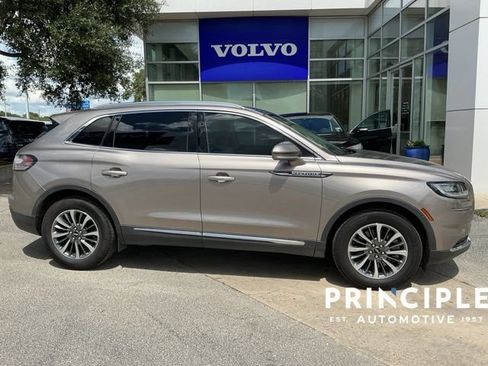 Used 2021 Lincoln Nautilus FWD w/ Equipment Group 101A image 3