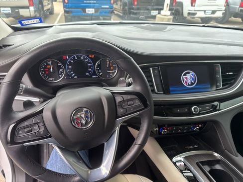 Used 2023 Buick Enclave Avenir image 12