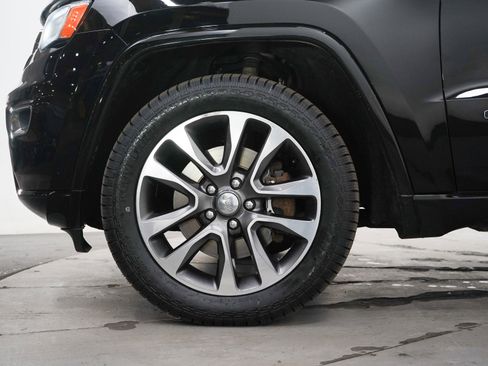 Used 2018 Jeep Grand Cherokee Overland image 28