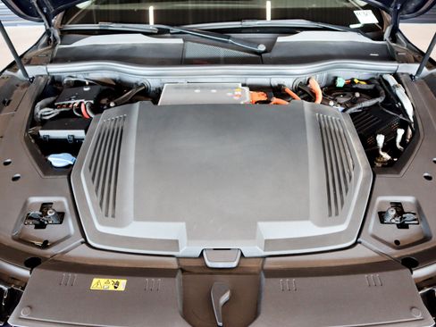 Used 2022 Audi e-tron Premium image 4