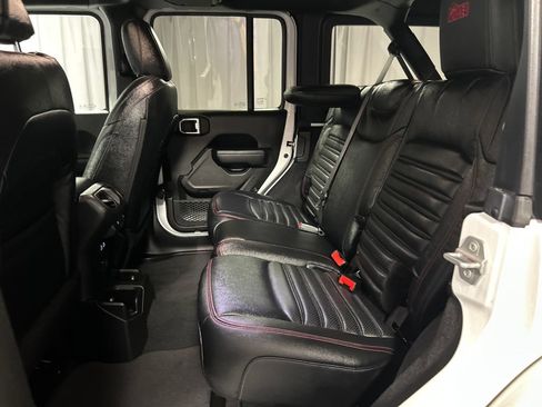 Used 2023 Jeep Wrangler Unlimited Rubicon w/ Cold Weather Group AWD/4WD image 23