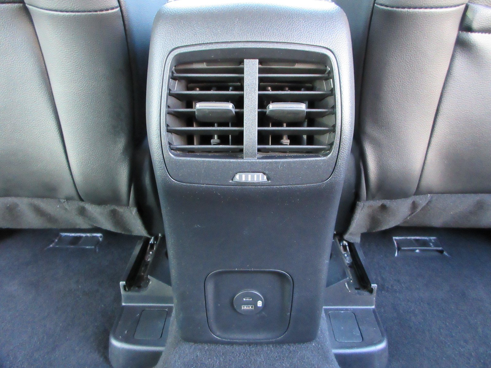 Used 2020 Ford Escape Titanium FWD image 21