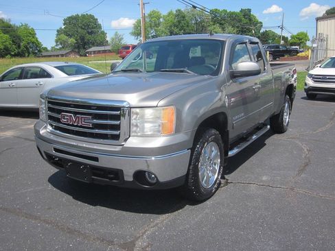 Used 2013 GMC Sierra 1500 SLT w/ SLT Convenience Package AWD/4WD image 2
