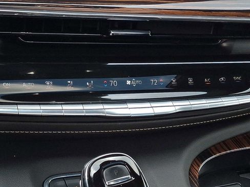 Used 2024 Cadillac Escalade Premium Luxury image 16