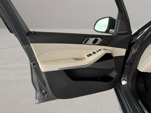 Used 2026 BMW X7 xDrive40i w/ M Sport Package AWD/4WD image 15