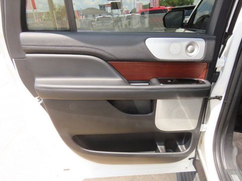 Used 2021 Lincoln Navigator L Reserve w/ Luxury Package AWD/4WD image 18