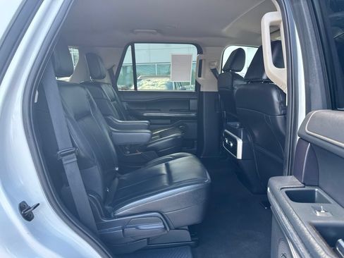 Used 2024 Ford Expedition XLT RWD image 19
