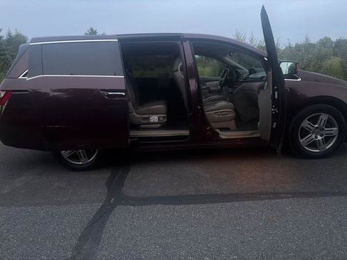 Used 2011 Honda Odyssey Touring image 9