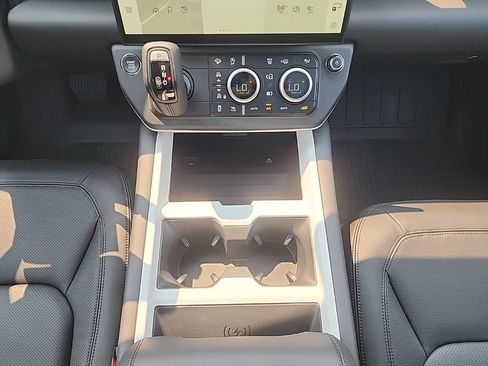 New 2026 Land Rover Defender 110 X-Dynamic SE AWD/4WD image 24