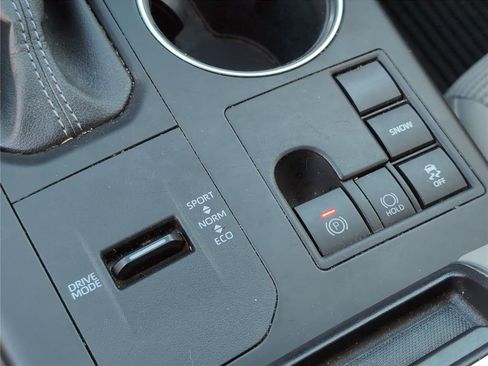 Used 2023 Toyota Highlander L image 18