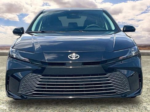 Used 2025 Toyota Camry LE image 2