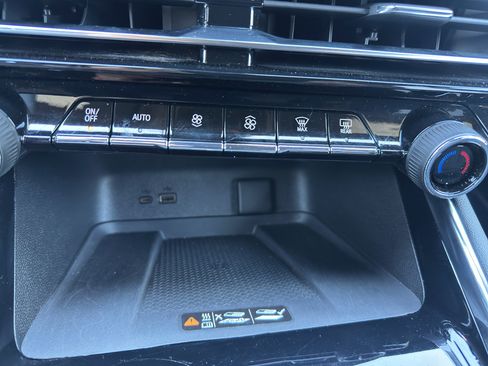 Used 2025 Chevrolet Traverse Z71 w/ LPO, Floor Liner Package AWD/4WD image 26
