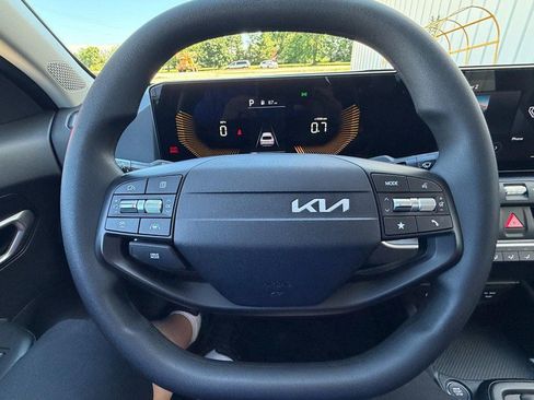Used 2025 Kia K4 FWD image 23