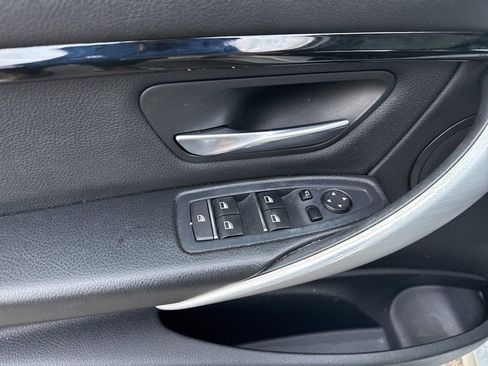 Used 2017 BMW 320i xDrive Sedan image 8