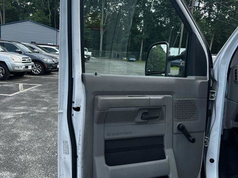Used 2018 Ford E-350 and Econoline 350 Super Duty image 29