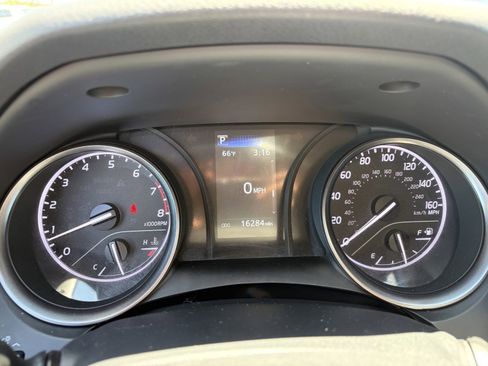 Used 2023 Toyota Camry SE FWD image 14