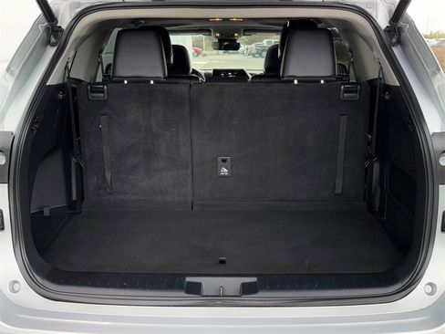 Certified 2023 Toyota Highlander XLE image 23