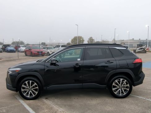 Used 2023 Toyota Corolla Cross XLE image 7
