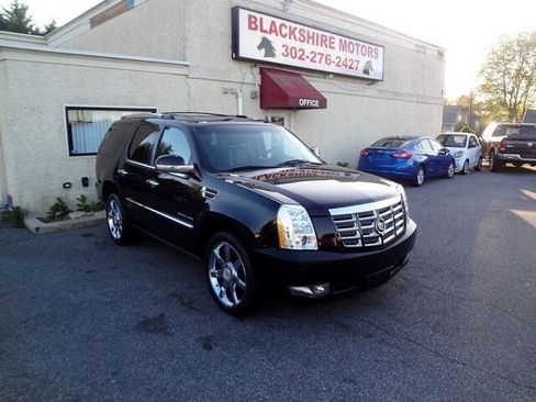 Used 2011 Cadillac Escalade Premium image 1