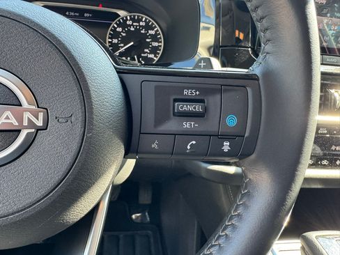 Used 2022 Nissan Pathfinder SV AWD/4WD image 20