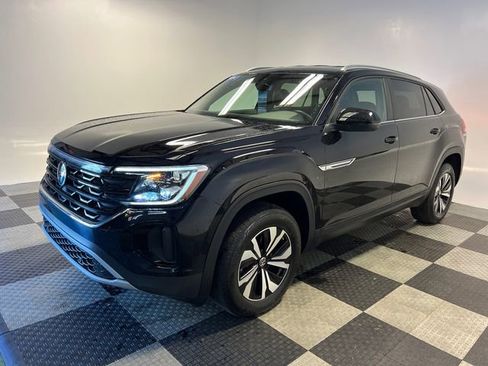 Certified 2024 Volkswagen Atlas Cross Sport SE image 3