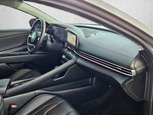 Used 2025 Hyundai Elantra Limited FWD image 18