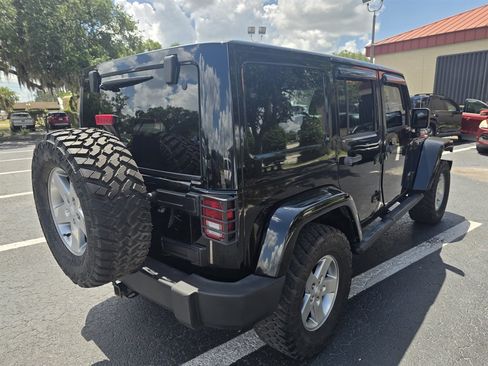Used 2012 Jeep Wrangler Unlimited Rubicon w/ Connectivity Group AWD/4WD image 9