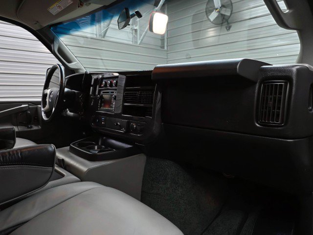 Used 2017 GMC Savana 2500 Extended RWD image 20