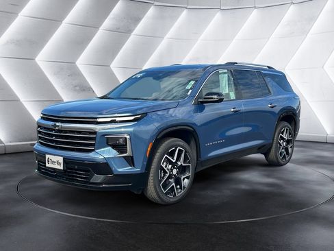 Certified 2025 Chevrolet Traverse High Country FWD image 1