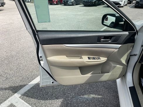 Used 2014 Subaru Legacy 2.5i Premium AWD/4WD image 10