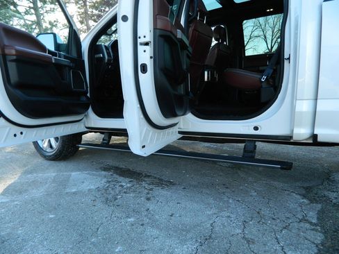 Used 2018 Ford F150 Platinum w/ Equipment Group 701A Luxury image 12