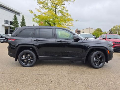 New 2025 Jeep Grand Cherokee Limited w/ Black Appearance Package image 6