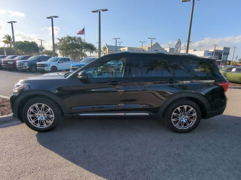 Used 2025 Ford Explorer Platinum image 8