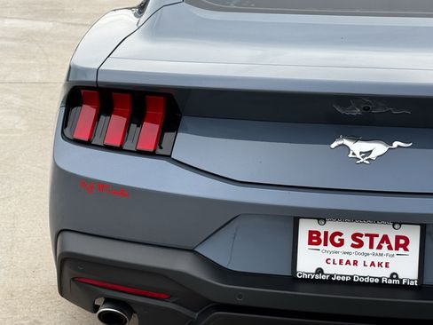 Used 2025 Ford Mustang Coupe RWD image 11