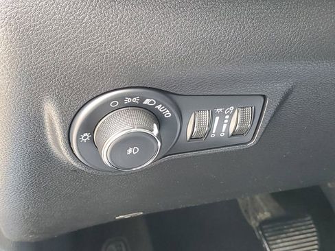Used 2022 Jeep Compass Latitude FWD image 9