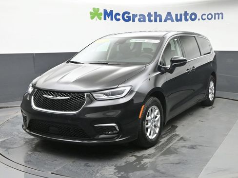 Used 2023 Chrysler Pacifica Touring-L FWD image 24