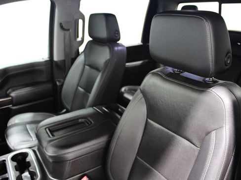 Used 2021 GMC Sierra 2500 SLT w/ SLT Preferred Package AWD/4WD image 4