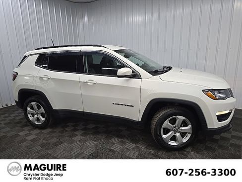Used 2018 Jeep Compass Latitude w/ Cold Weather Group AWD/4WD image 1