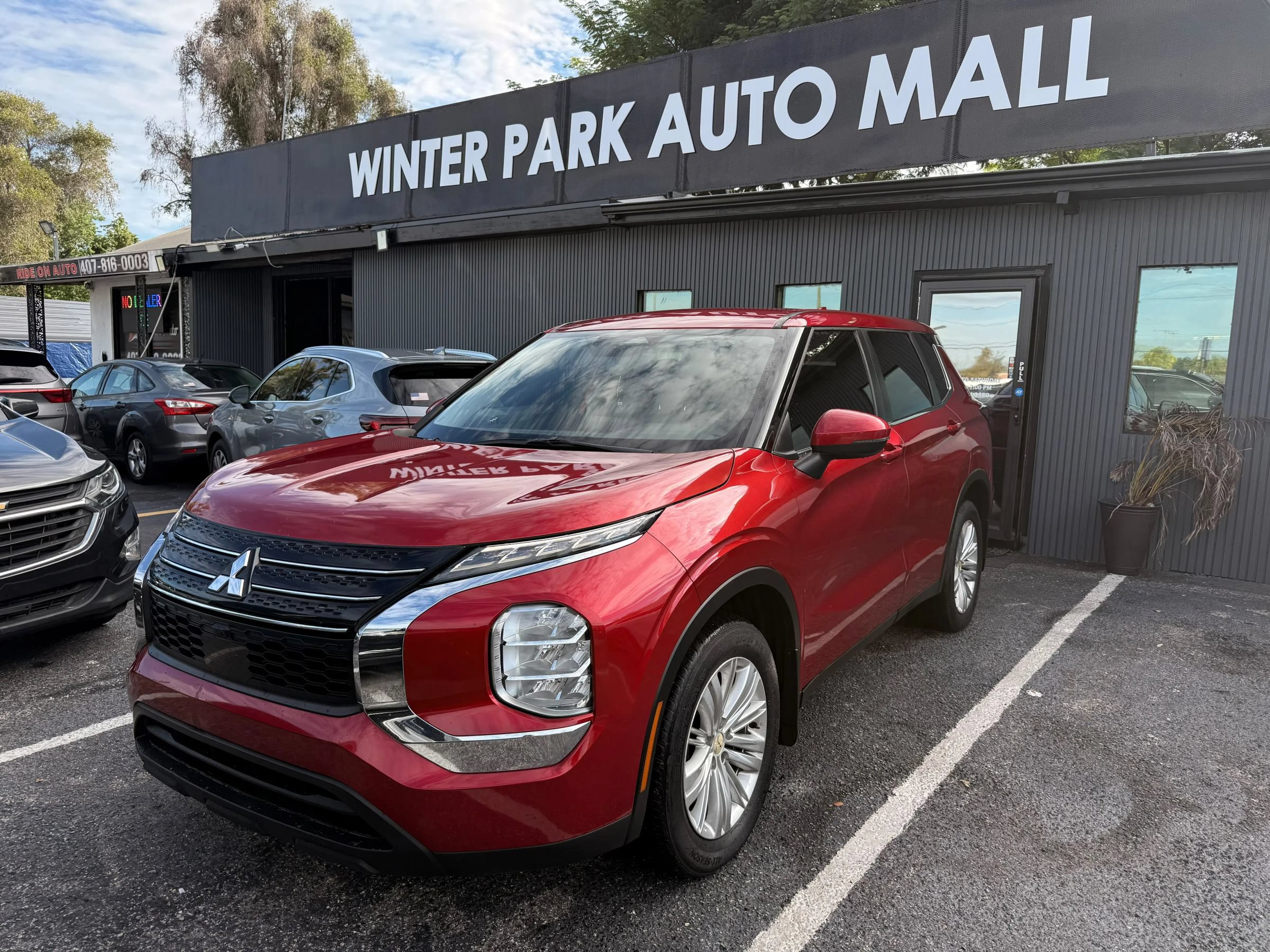 Used 2022 Mitsubishi Outlander ES FWD image 1