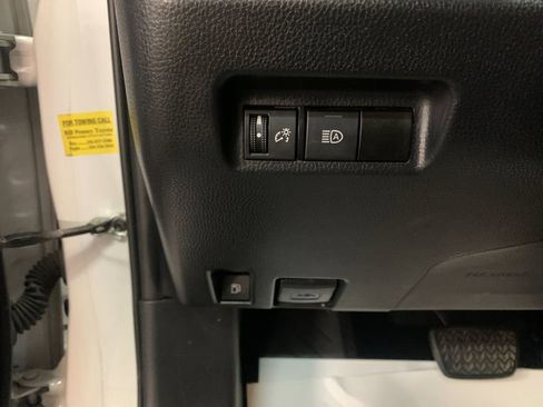Used 2019 Toyota RAV4 XLE AWD/4WD image 33