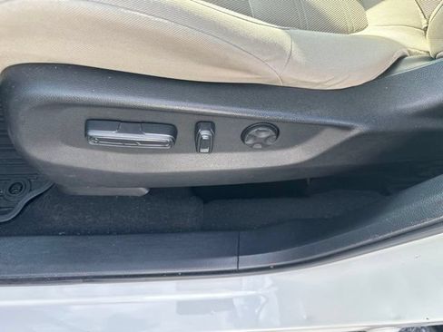 Used 2017 Honda CR-V EX image 12