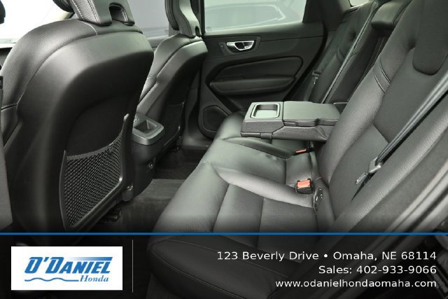Used 2021 Volvo XC60 T5 Momentum AWD/4WD image 35