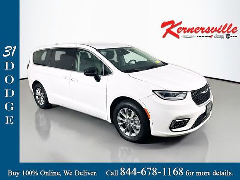 Used 2024 Chrysler Pacifica Touring-L AWD/4WD image 1