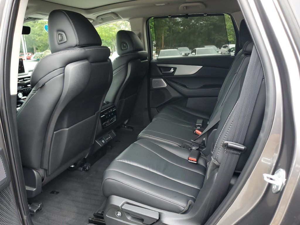Certified 2026 Acura MDX w/ Technology Package FWD image 13