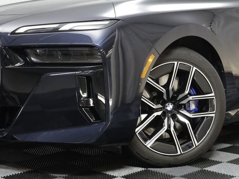 Certified 2025 BMW 740i xDrive w/ Premium Package AWD/4WD image 3