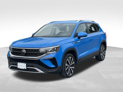 Certified 2023 Volkswagen Taos SE FWD image 2