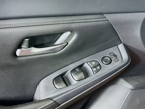 Used 2024 Nissan Sentra SV FWD image 15