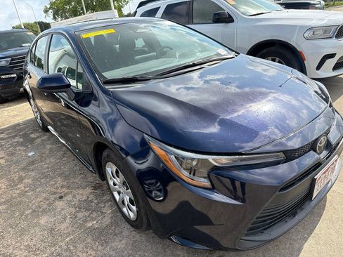 Used 2025 Toyota Corolla LE FWD image 6