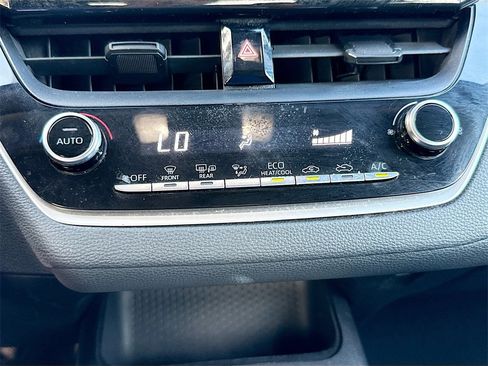 Used 2021 Toyota Corolla LE image 16